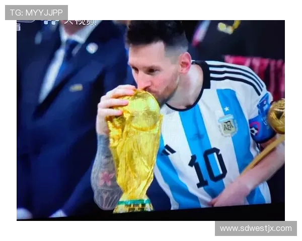 足球明星亲吻奖杯的瞬间展现荣耀与梦想的交融